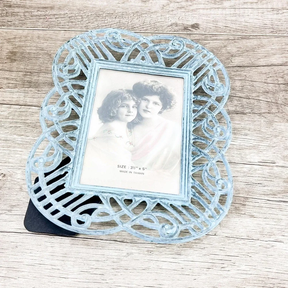 Blue Filigree Picture Frame 3.5 x 5 inches‎